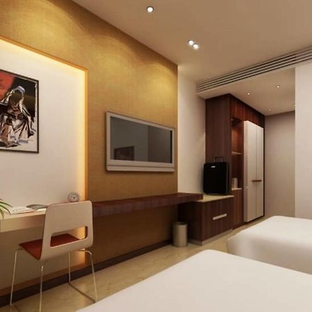 Hotel Vipul Grand Γκουργκάον Εξωτερικό φωτογραφία