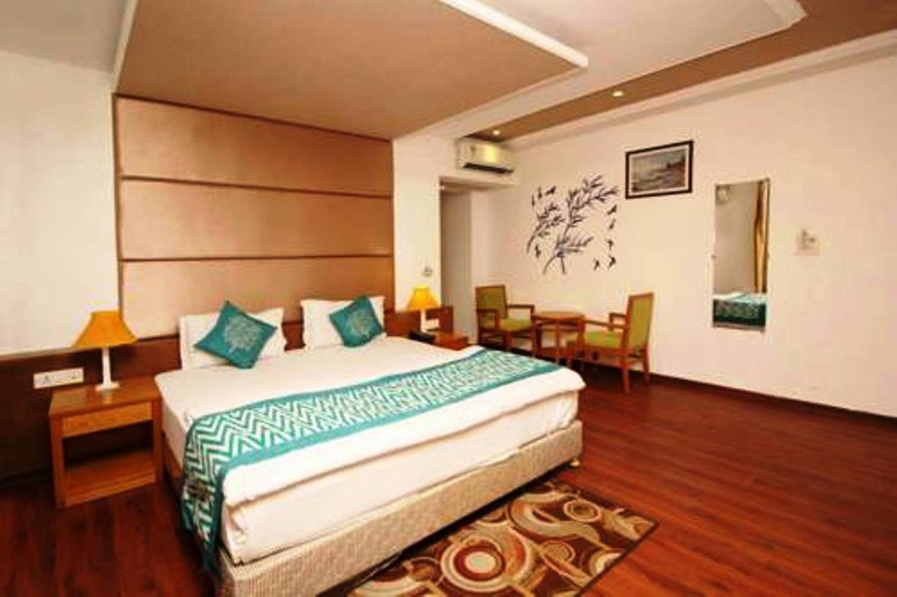 Hotel Vipul Grand Γκουργκάον Εξωτερικό φωτογραφία