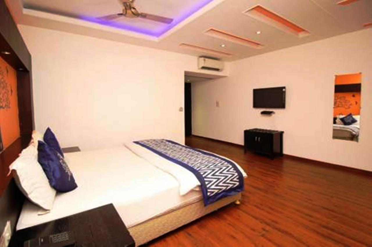 Hotel Vipul Grand Γκουργκάον Εξωτερικό φωτογραφία