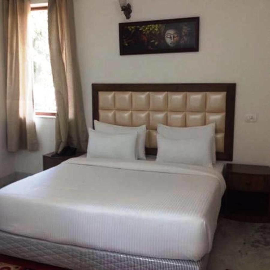 Hotel Vipul Grand Γκουργκάον Εξωτερικό φωτογραφία