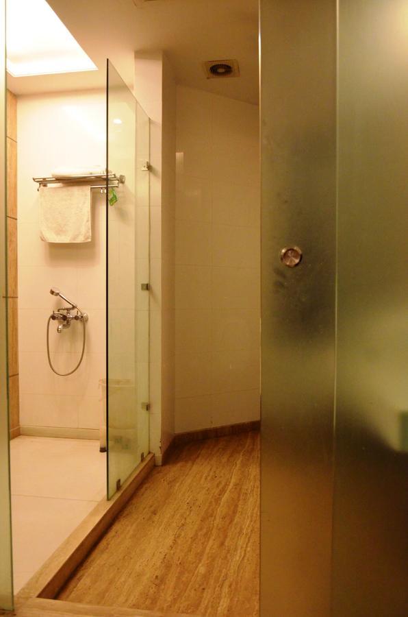Hotel Vipul Grand Γκουργκάον Εξωτερικό φωτογραφία